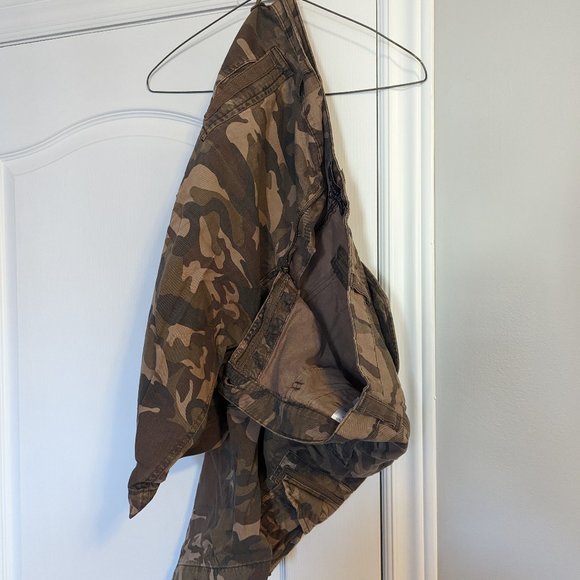 Dow Jones Camo Shorts - Picture 1 of 3